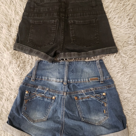 SHORTS | Bundle Of 2 Highwaisted Shorts! - Picture 3 of 8